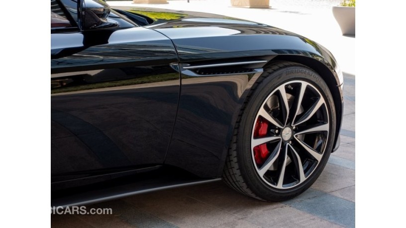 aston-martin-db11-v8-timeless-certified-big-3