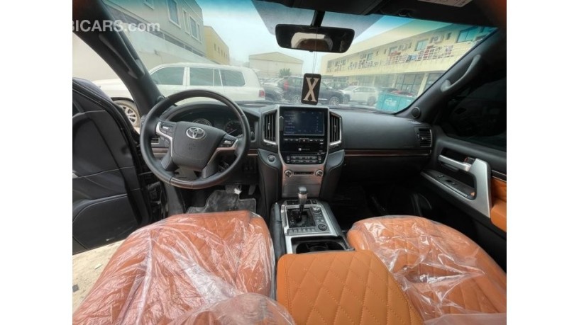 2020-toyota-land-cruiser-vxr-big-4