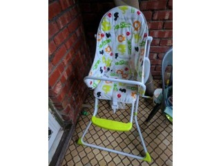 The baby feeding chair has never been used