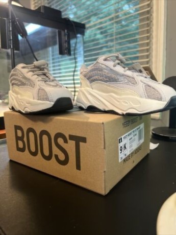 size-95k-adidas-yeezy-boost-700-v2-static-big-0