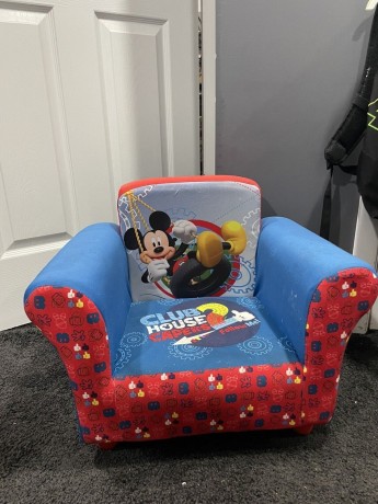 delta-children-upholstered-chair-disney-mickey-mouse-big-0