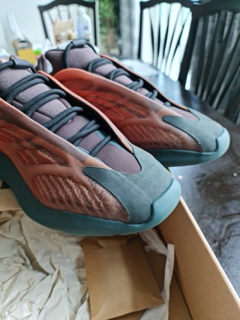 yeezy-700-v3-copper-fade-size-48-us-13-uk-125-big-2