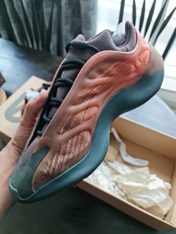 yeezy-700-v3-copper-fade-size-48-us-13-uk-125-big-3