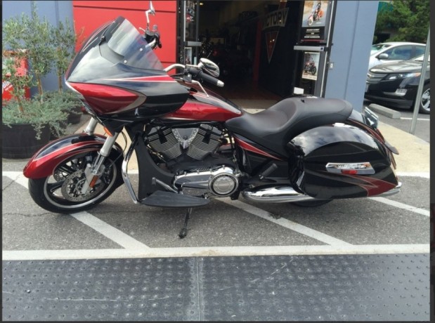 2010-victory-1700cc-motorcycle-big-1