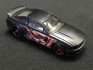 Hot Wheels '07 Ford Mustang Collectable Vehicle Scale 1:64