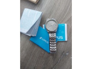 VINTAGE LORUS MENS WATCH.