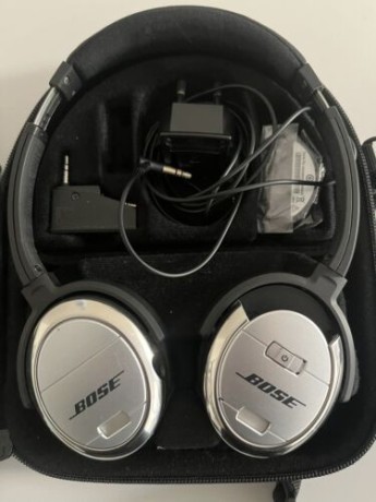 bose-qc3-noise-cancelling-headphones-carry-case-all-adaptors-big-1