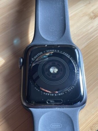 apple-watch-series-5-gps-cellular-44mm-space-grey-big-1