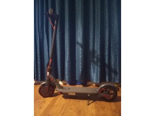 Avopro ES80 Adults Long Distance Electric Scooter   (Excellent Condition)