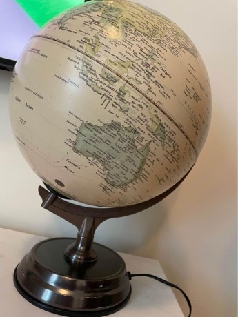 globe-illuminated-world-lamp-antique-big-1