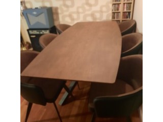 Extending dining table and 6 chairs used