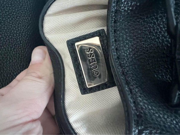 guess-backpack-big-3