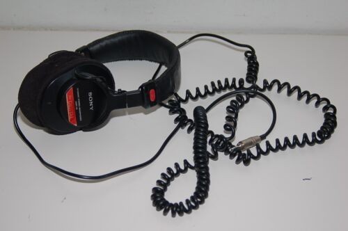 sony-mdr-v6-studio-monitor-dynamic-stereo-headphones-made-in-japan-big-0