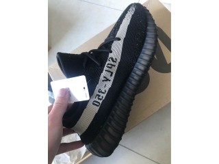 Adidas Yeezy 350 V2 Oreo size 43