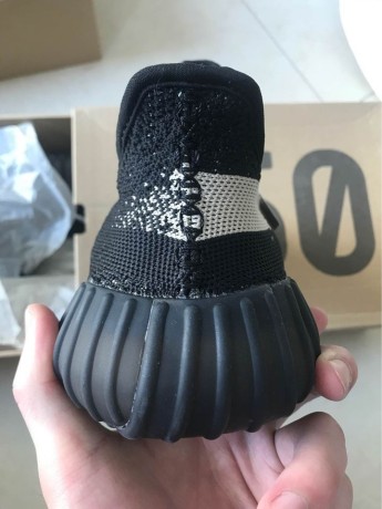 adidas-yeezy-350-v2-oreo-size-43-big-4