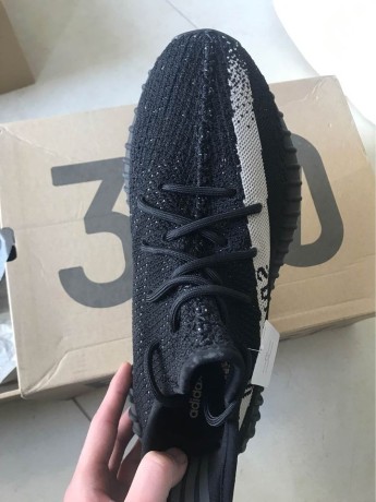 adidas-yeezy-350-v2-oreo-size-43-big-1