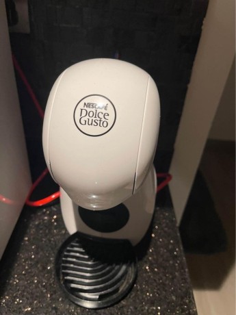nescafe-dolce-gusto-coffee-machine-big-0