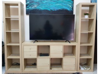 TV rack with detachable shelves