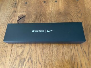 Apple Watch SE Nike 44mm Space Grey Aluminum Case with Anthracite/Black Sport