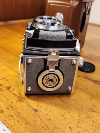 rolleiflex-t-model-1-tlr-film-camera-w75mm-f35-tessar-lens-big-2