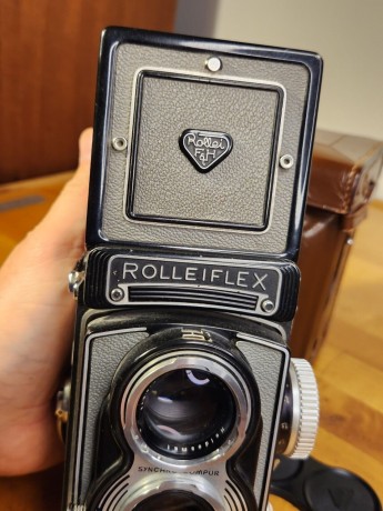 rolleiflex-t-model-1-tlr-film-camera-w75mm-f35-tessar-lens-big-3