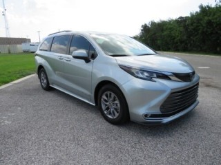 2021 Toyota Sienna XLE