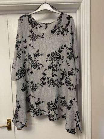 ladies-long-tunic-top-evans-jumper-clothing-plus-size-2224-butterflies-big-0