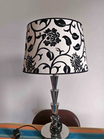 table-lamp-with-black-pattern-big-0