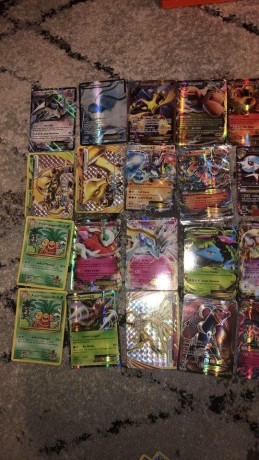 alot-of-pokemon-cards-big-0