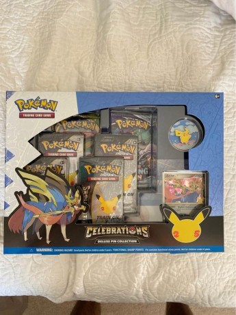 pokemon-tcg-celebrations-zacian-deluxe-pin-collection-big-0