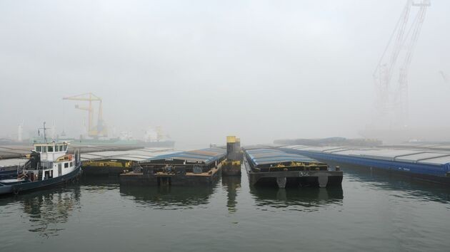 rotterdam-implements-tow-away-regulations-for-barge-mooring-compliance-big-0