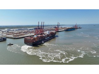 Hapag-Lloyd's Al Zubara Makes Historic Call at Wilhelmshaven Port